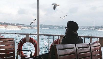 尤文图斯3-2战胜萨索洛，恰尔汉奥卢打入关键进球，意甲赛场再掀波澜