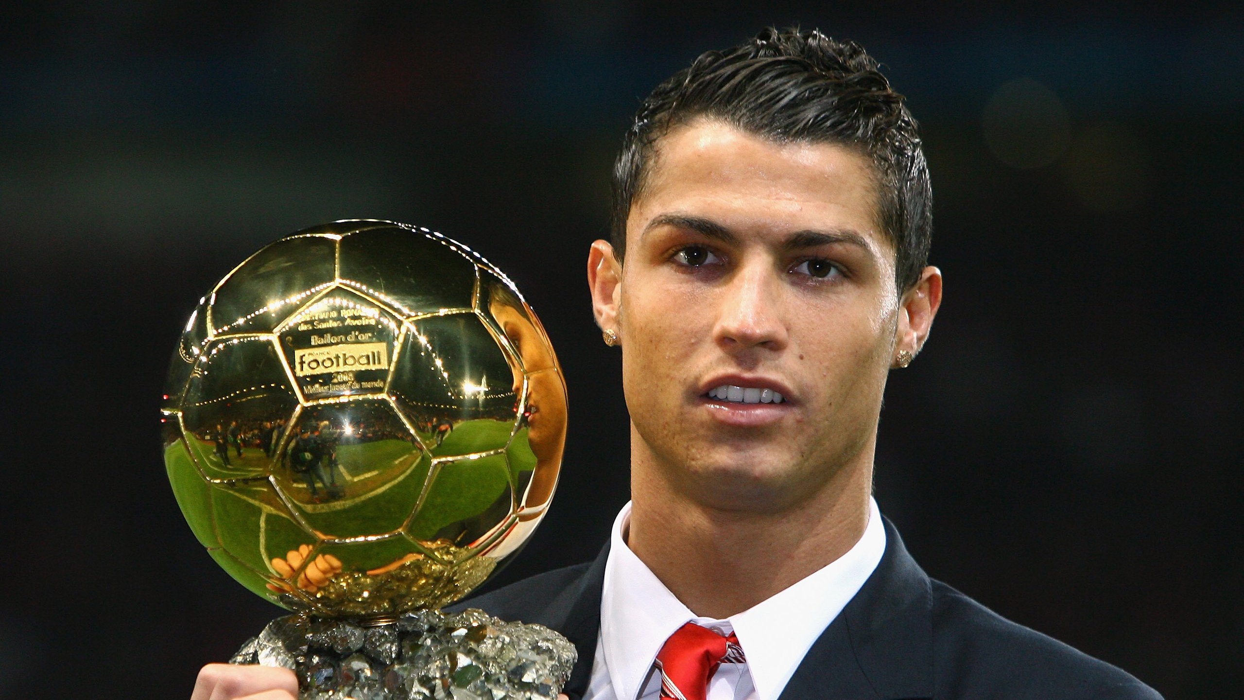 爱游戏体育在线-逆风翻盘的“奇迹战队”：用信念逆天改命，奇迹战队成员